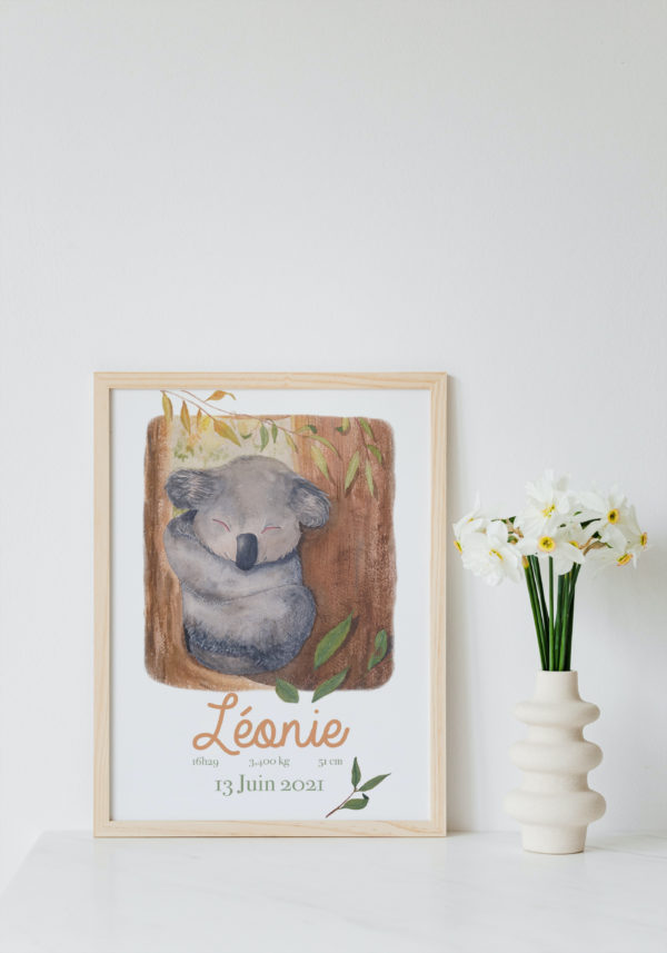 Affiche de naissance Nicolas le Koala version fille - mockup fleurs