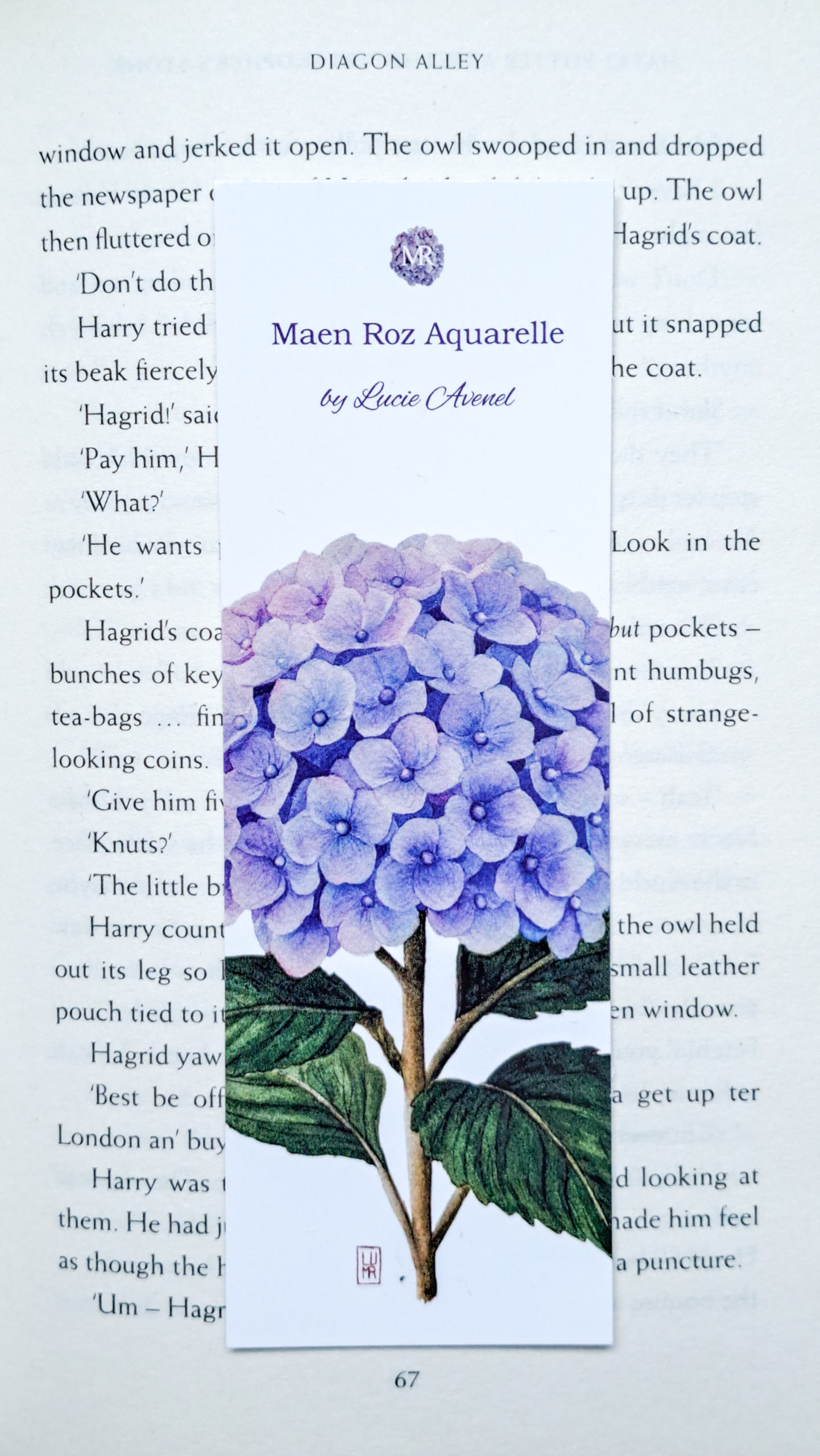 le marque-page hortensia à l'aquarelle, de plus près